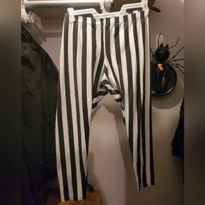 size 3 black/white stripe leggings